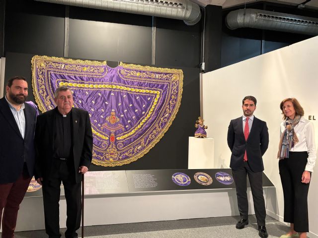 El Museo de la Ciencia y El Agua expone el terno morado ofrendado de la Virgen de la Fuensanta y los trajes del Niño Jesús como reflejo del patrimonio devocional de Murcia - 2, Foto 2