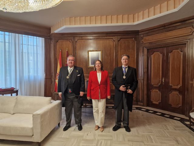 “La capacha” recibe la aportación de la Asamblea Regional para el Santo y Real Hospital de Caridad - 1, Foto 1