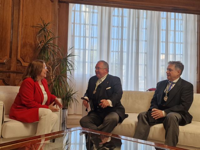 “La capacha” recibe la aportación de la Asamblea Regional para el Santo y Real Hospital de Caridad - 2, Foto 2