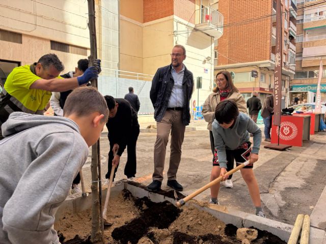 El Plan Foresta impulsa un nuevo corredor verde en la calle Batalla de las Flores con la plantación de nuevo arbolado - 2, Foto 2