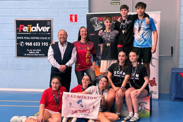 El Bádminton Las Torres sigue firmando una gran campa&ntilde;a y deslumbra en los campeonatos autonómicos sub-17 y sénior con 15 medallas - 3, Foto 3
