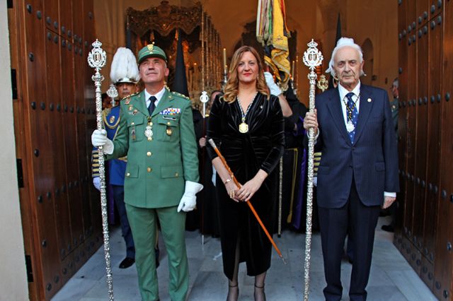 “Entre Bordados Dorados y Miradas de Dolor, La Reina de los Dolores Brilla en su Estación de Penitencia en Alcalá del Río” - 2, Foto 2