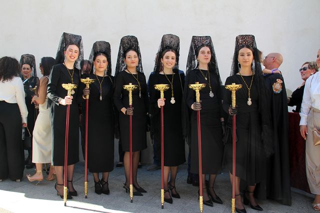 “Entre Bordados Dorados y Miradas de Dolor, La Reina de los Dolores Brilla en su Estación de Penitencia en Alcalá del Río” - 5, Foto 5