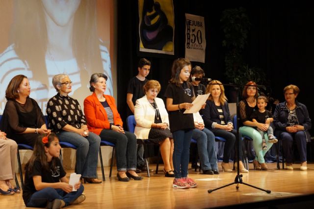 Sentido homenaje a la madre del grupo Tejuba - 2, Foto 2