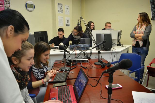 Jóvenes murcianos llevan a Senegal un estudio de radio - 1, Foto 1