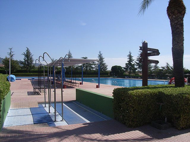 Se adjudica el servicio de mantenimiento y mejora de dosificadores de cloro y ph en la piscina del Polideportivo Municipal 6 de Diciembre, Foto 1
