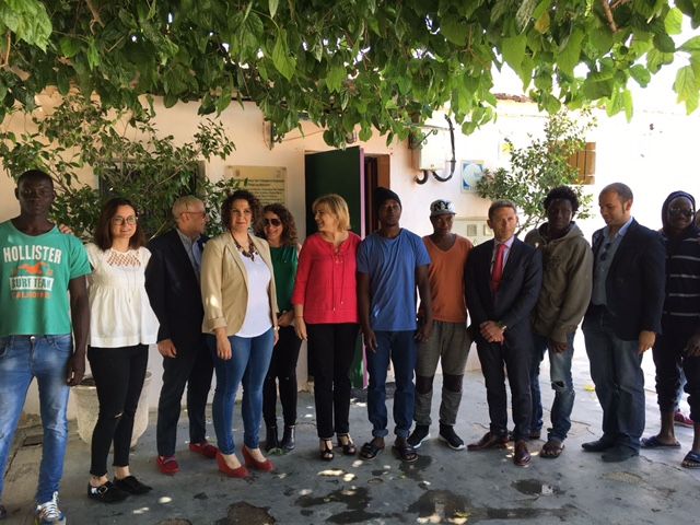 El Alcalde de Torre-Pacheco y la Consejera de Familia e Igualdad visitan CEPAIM y el albergue Los Melendres - 1, Foto 1