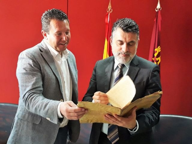 Cultura entrega a Mula un documento histórico recuperado por la Guardia Civil tras su autentificación - 2, Foto 2