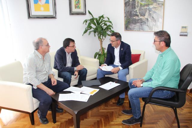 El Ayuntamiento de Alhama y Cruz Roja firman un convenio para la gestin de ayudas, Foto 1