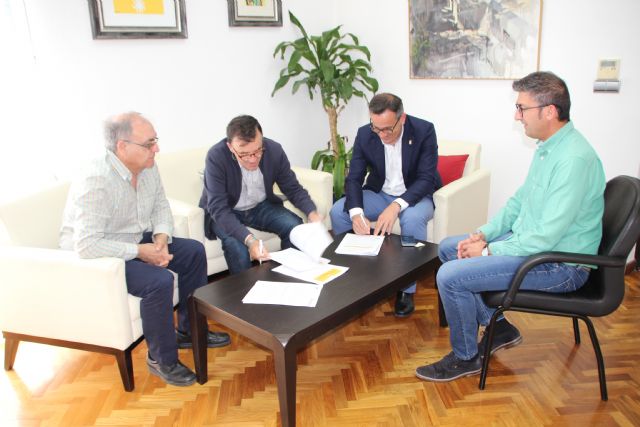El Ayuntamiento de Alhama y Cruz Roja firman un convenio para la gestin de ayudas, Foto 2