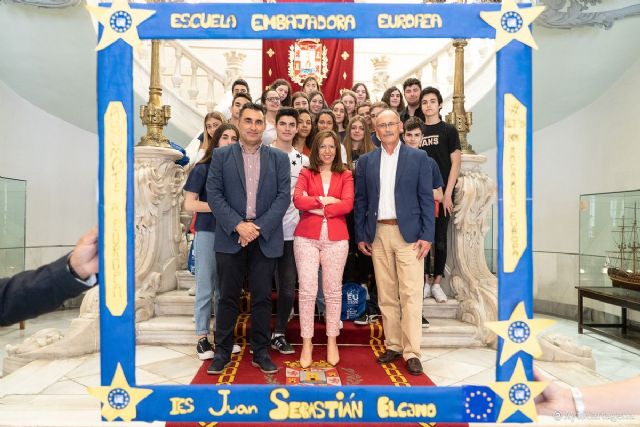 Alumnos del IES Elcano exponen su trabajo realizado como Escuela Embajadora del Parlamento Europeo - 1, Foto 1