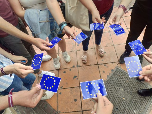Estudiantes defienden el ERASMUS durante la celebración del Día de Europa - 2, Foto 2