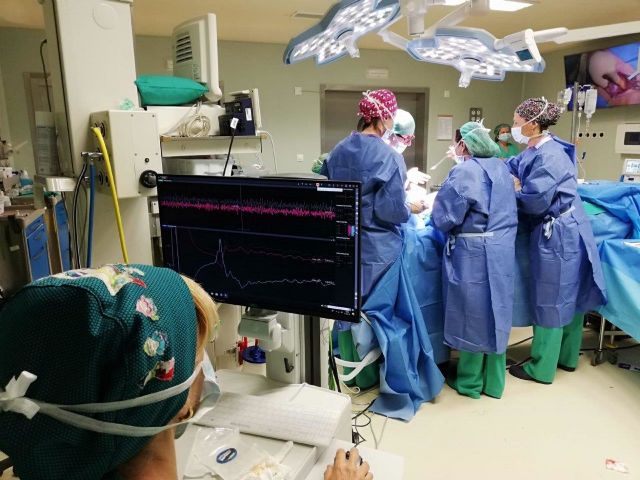 El hospital Reina Sofía realiza más de 200 intervenciones de tiroides con una técnica novedosa y única en la Región - 1, Foto 1