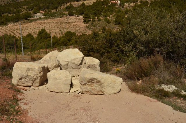 Vecinos de El Purgatorio se manifiestan un domingo más reivindicando poder entrar dignamente a sus viviendas, Foto 3