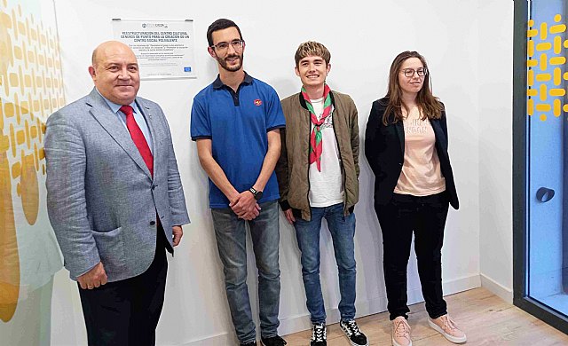 Los jóvenes inauguran el nuevo Géneros de Punto - 1, Foto 1