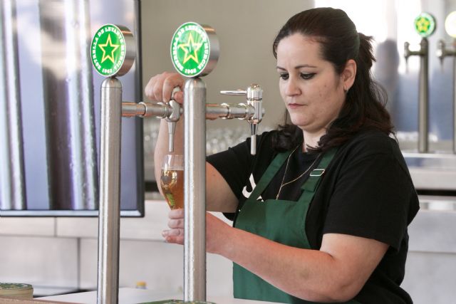 Ester Sánchez, del Gastrobar Pintxame de Cieza, gana el I Concurso regional de Tiraje de Cerveza - 1, Foto 1