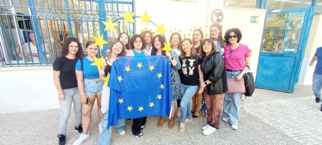 Alumnos del IES Sanje animan a votar en las elecciones europeas - 1, Foto 1