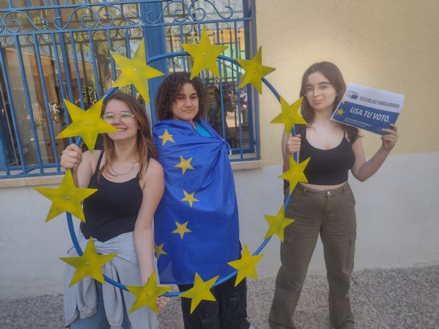 Alumnos del IES Sanje animan a votar en las elecciones europeas - 2, Foto 2