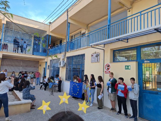 Alumnos del IES Sanje animan a votar en las elecciones europeas - 3, Foto 3