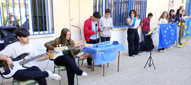 Alumnos del IES Sanje animan a votar en las elecciones europeas - 4, Foto 4