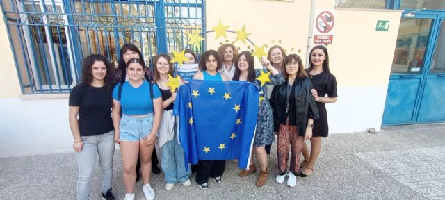 Alumnos del IES Sanje animan a votar en las elecciones europeas - 5, Foto 5