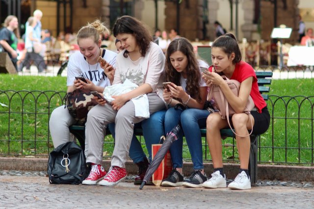 Adolescentes en línea: ¿cómo protegerles si ocultan su actividad en internet? - 1, Foto 1