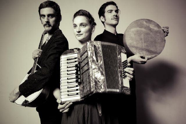 Performances en la calle y títeres con música en directo este sábado en Mucho Más Mayo, que amplía las plazas de sus actividades - 1, Foto 1