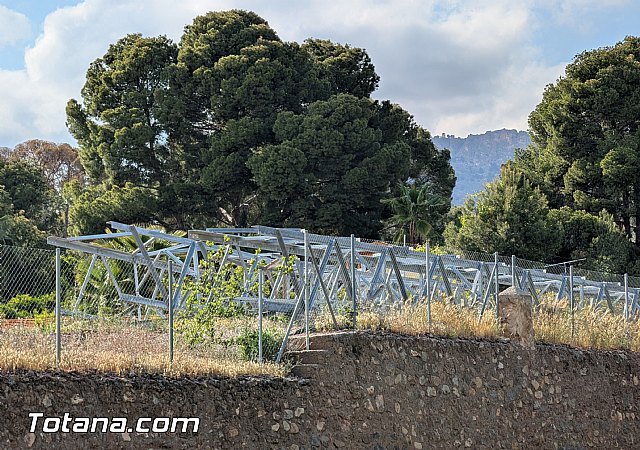 Antena en La Charca: El ayuntamiento asegura cumplir la ley, los vecinos exigen claridad - 1, Foto 1