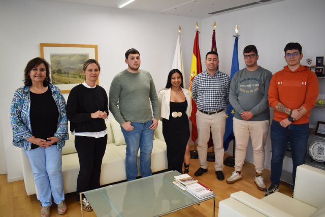 Un técnico informático y tres auxiliares administrativos estrenan su carrera laboral en el Ayuntamiento torreño gracias a un programa del SEF - 1, Foto 1