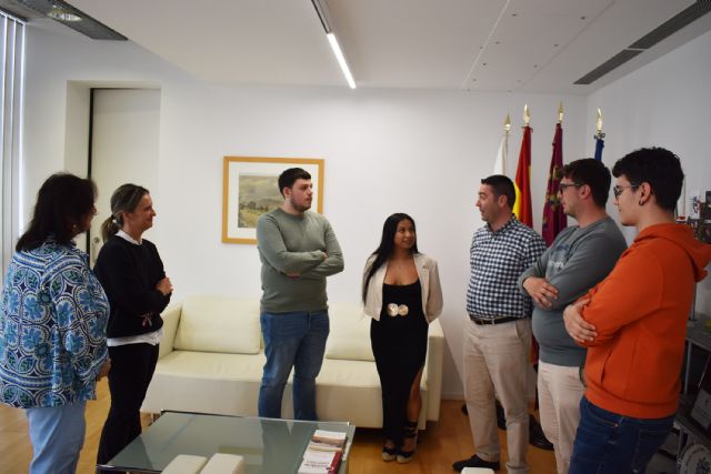 Un técnico informático y tres auxiliares administrativos estrenan su carrera laboral en el Ayuntamiento torreño gracias a un programa del SEF - 2, Foto 2