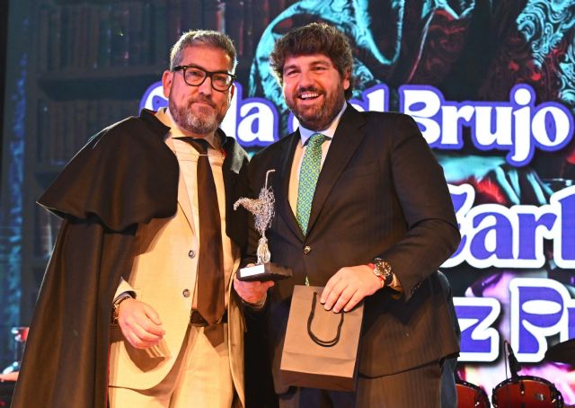 López Miras ensalza la alegría y felicidad de las Fiestas de Alcantarilla durante la gala de nombramiento del ´Brujo del Año 2026´ - 2, Foto 2