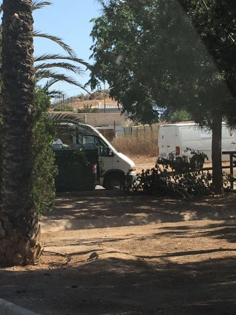 El PP denuncia que la empresa que gestiona 8 contratos de jardinería se deshace de las podas en contenedores municipales - 1, Foto 1