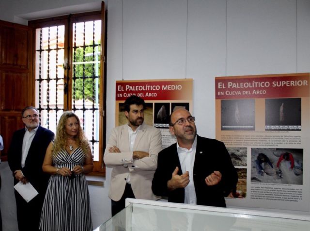 Alcantarilla disfruta de la exposición Más que cuevas, Arte Rupestre y Arqueología en el Cañón de Almadenes (Cieza, Murcia) - 4, Foto 4