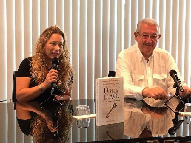 Presentado en Alcantarilla el libro de Manuel E. Mira LA ÚLTIMA LLAVE - 3, Foto 3