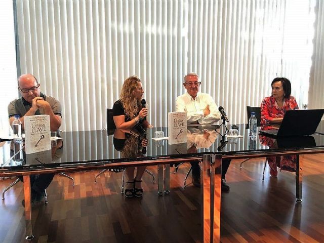 Presentado en Alcantarilla el libro de Manuel E. Mira LA ÚLTIMA LLAVE - 4, Foto 4