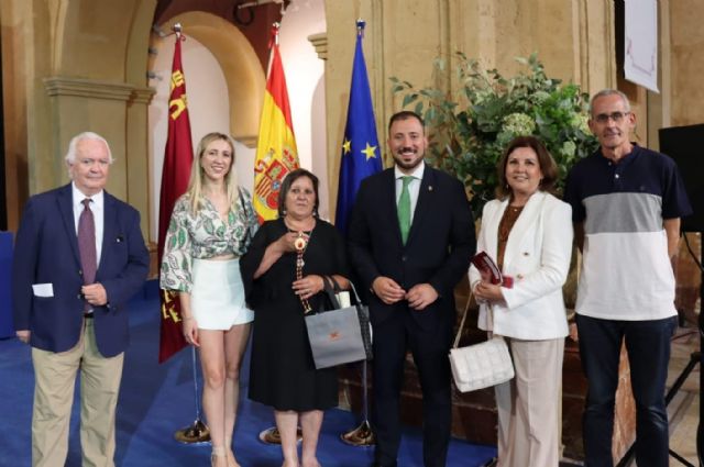 El vicealcalde de Lorca acompaña a los lorquinos premiados con la Medalla de Oro de la Región - 1, Foto 1