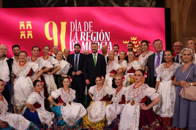 El vicealcalde de Lorca acompaña a los lorquinos premiados con la Medalla de Oro de la Región - 2, Foto 2
