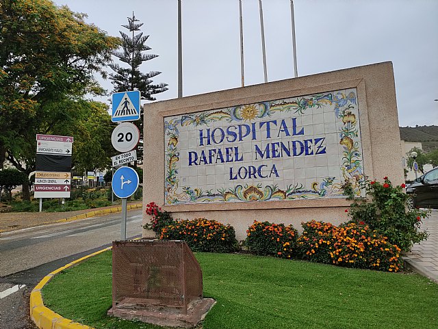 Trasladan al hospital a una mujer de 80 años herida tras ser atropellada por un coche en Totana, Foto 1