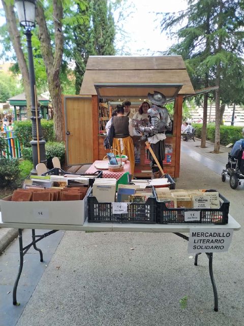 Pétalos literarios en las rosas de la Feria del Libro de Puertollano, palomos vengativos, Quijote, Dulcinea, poesía y música - 3, Foto 3
