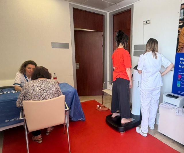 El Hospital Vithas Almería acerca a sus pacientes la realidad de la obesidad a través de la campa&ntilde;a 'El Peso de lo Invisible' - 2, Foto 2