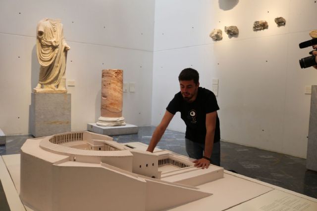 El Museo del Teatro Romano implementa la movilidad en el museo para los invidentes - 1, Foto 1
