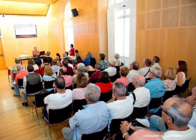 El Palacio Consistorial acoge la conferencia del cronista Luis Miguel Pérez Adán por el aniversario de la proclamación del Cantón de Cartagena - 1, Foto 1