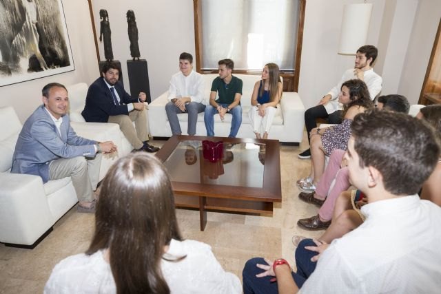 López Miras anuncia que la Comunidad abonará el coste de la matrícula universitaria a los 10 estudiantes con mejor nota en la EBAU - 2, Foto 2