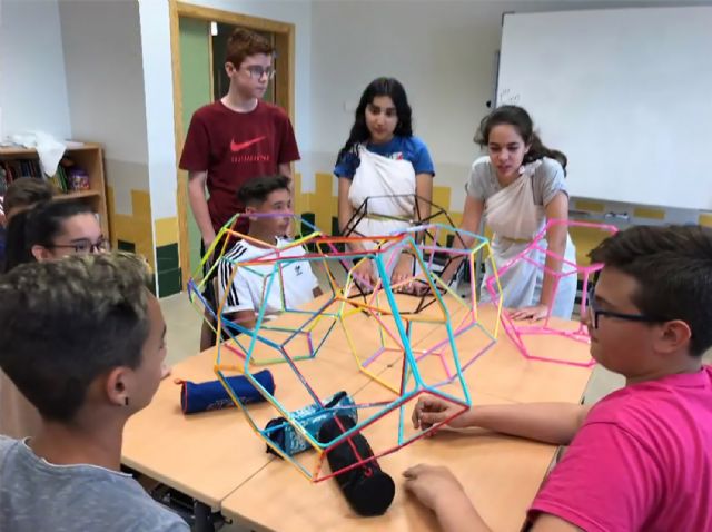 Un grupo de alumnos de 2° de ESO del IES'La Florida', finalistasdel concurso 'Ciencia en Acción' - 3, Foto 3