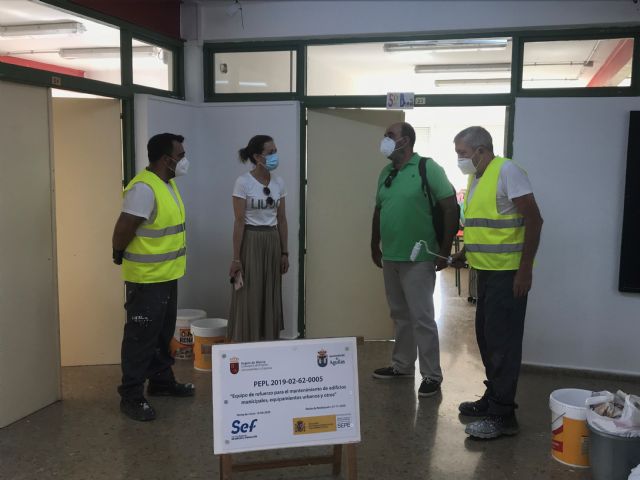 La alcaldesa destaca la gran labor de los participantes en el Programa de Empleo Público Local que están desarrollando actuaciones de interés general en el municipio al tiempo que mejoran su empleabilidad - 1, Foto 1
