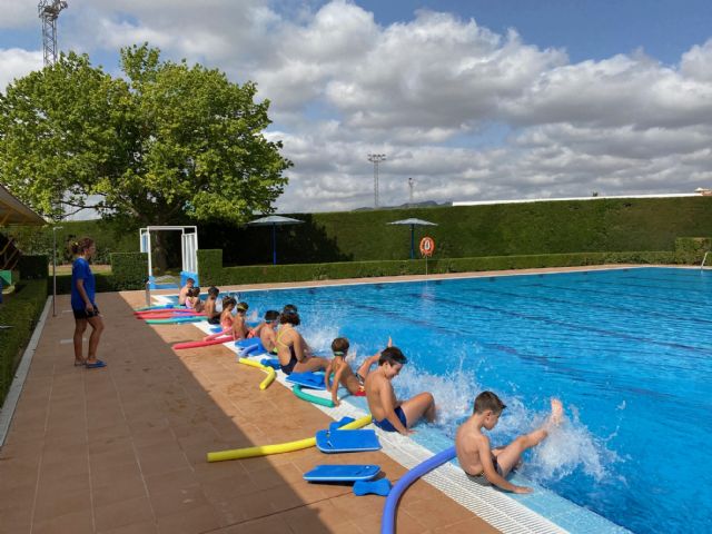 Más de 200 jumillanos están participando en los cursos de natación - 1, Foto 1