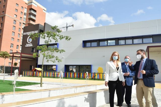 El alcalde de Lorca junto a representantes de la Consejería de Política Social visitan el Centro de Día de Poncemar - 1, Foto 1
