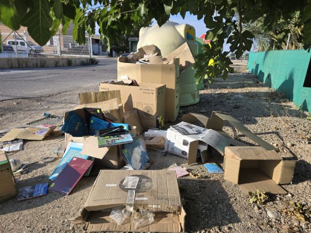 Refuerzan la vigilancia para atajar conductas incívicas y reducir la presencia de residuos fuera de los contenedores - 3, Foto 3