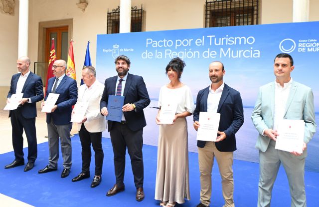 El Gobierno regional firma un gran pacto con el sector turístico para reforzar esta actividad como industria estratégica - 2, Foto 2