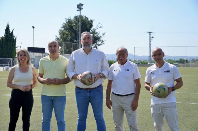 El Ayuntamiento de Santomera firma un convenio con la AFE para crear una escuela municipal de perfeccionamiento de fútbol - 1, Foto 1